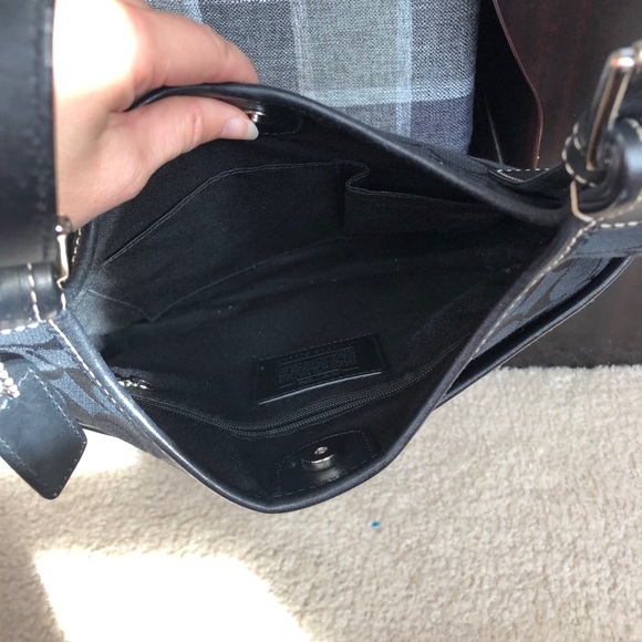 EUC Black Coach Crossbody-serial no M0785-F11193- 10x11 - Picture 4 of 4